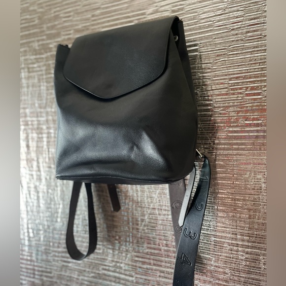 Zara vegan leather backpack - Picture 1 of 7